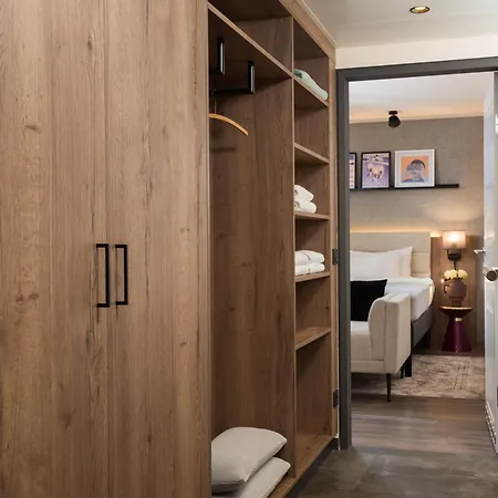 Master Linzergasse 4*